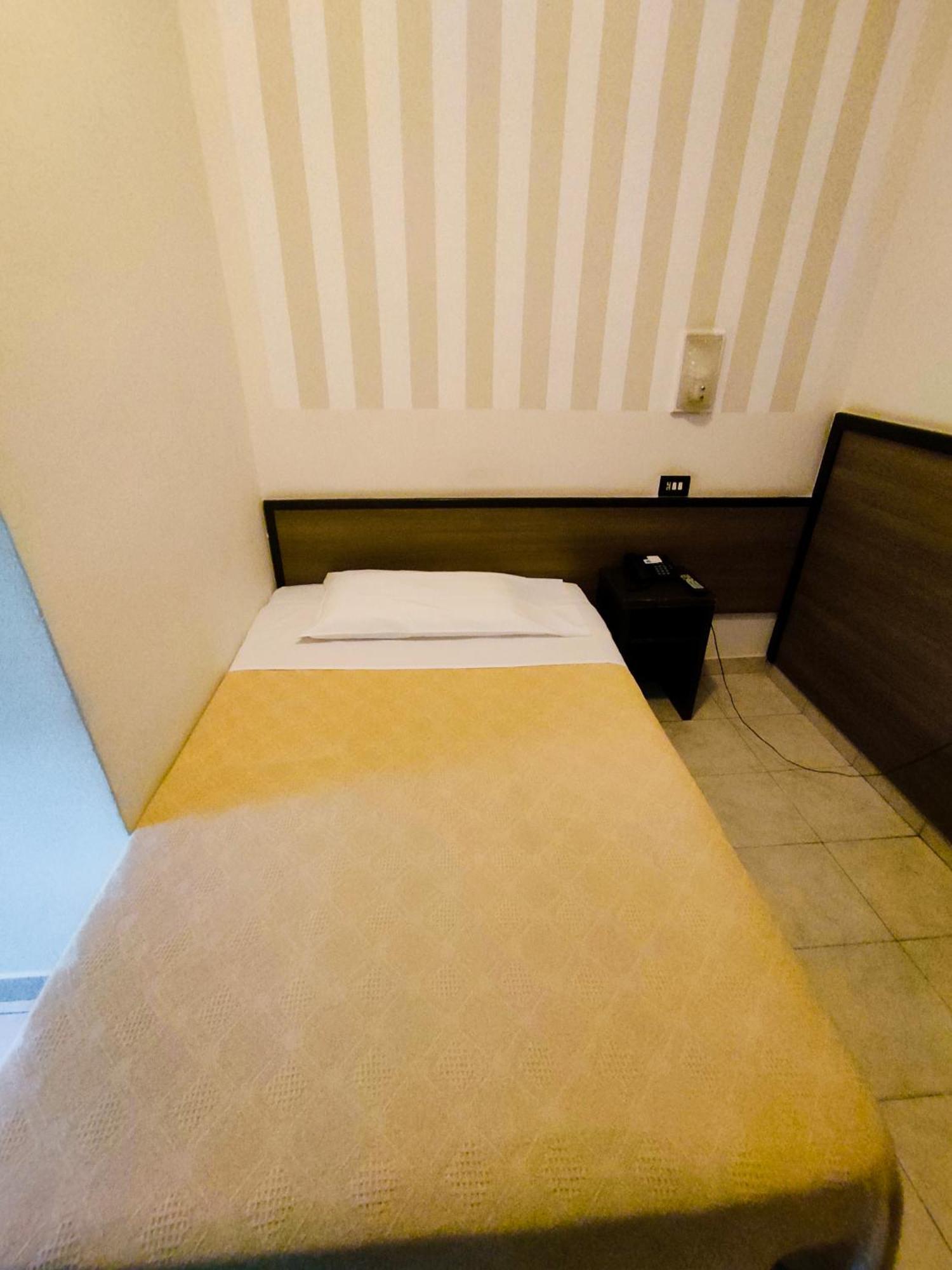 Hotel Salus Милан Экстерьер фото